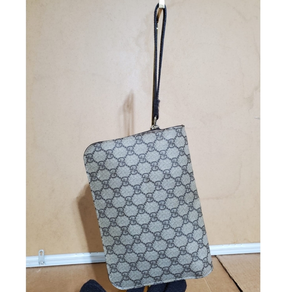 Gucci Gg Supreme Beige/Brown Leather Wristlet - Picture 4 of 13